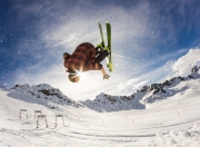 开云体育APP下载-篮网轻取勇士，周琦点燃赛场，东方巨塔的跨洋宣言