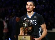 开云APP-赛道上的毫厘之争，红牛车队险胜阿斯顿马丁，维斯塔潘带队再创辉煌