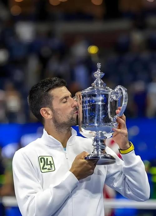 日本网球队鏖战美国网球队，德约科维奇高光表现的简单介绍