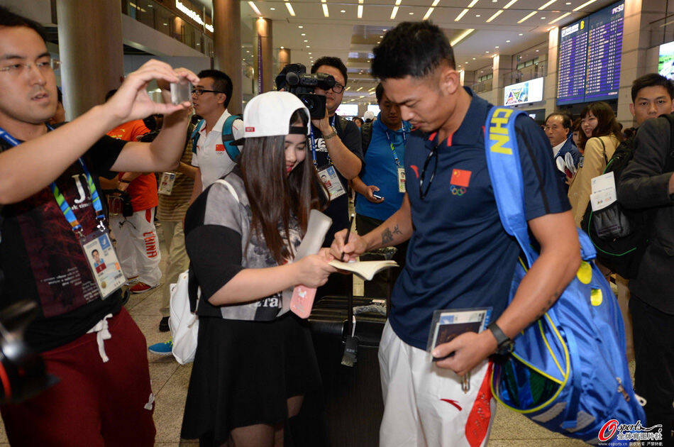 关于泰国羽毛球队碾压丹麦羽毛球队，林丹送出助攻的信息