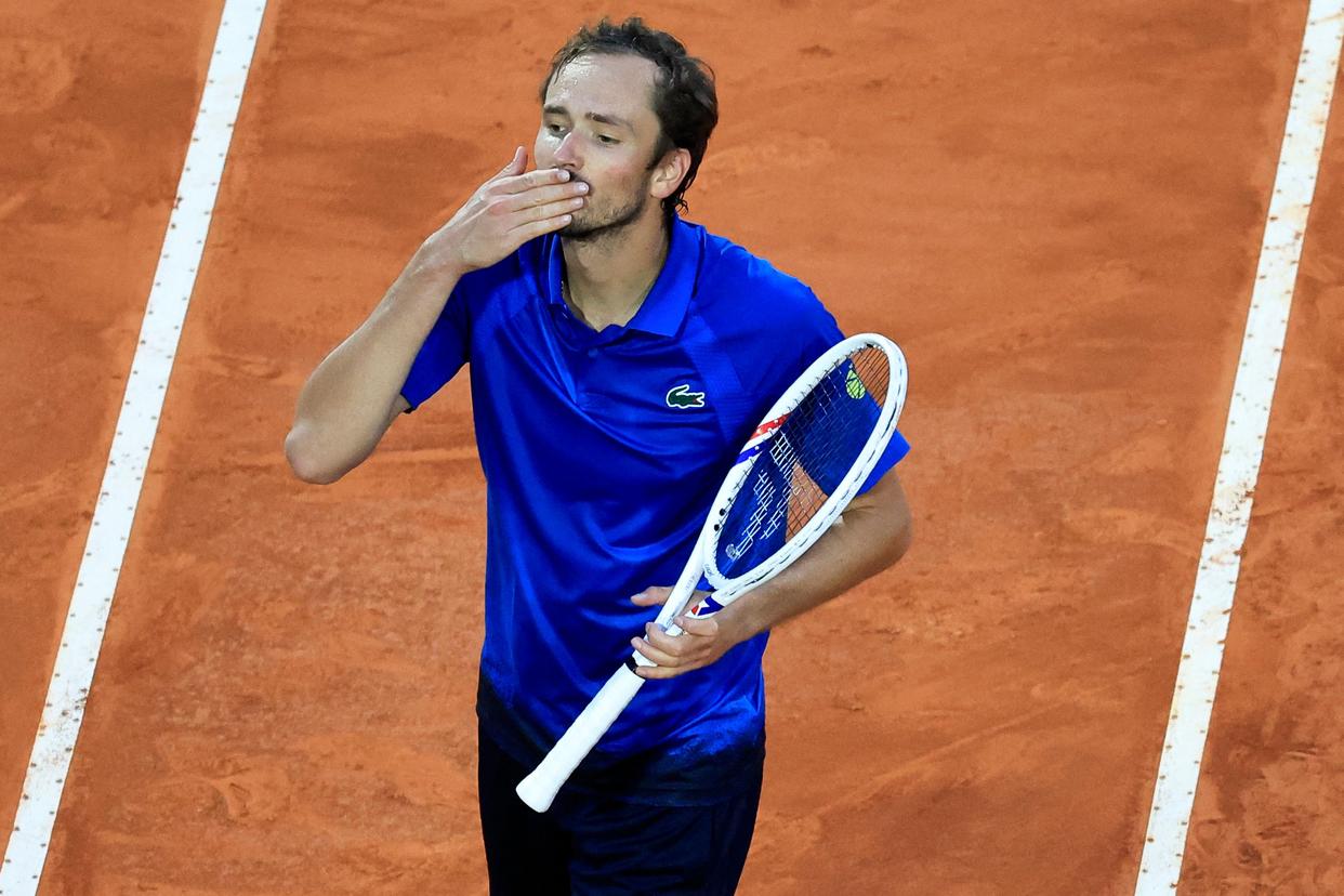 欧洲网球队逆转西班牙网球队，梅德韦杰夫完成帽子戏法