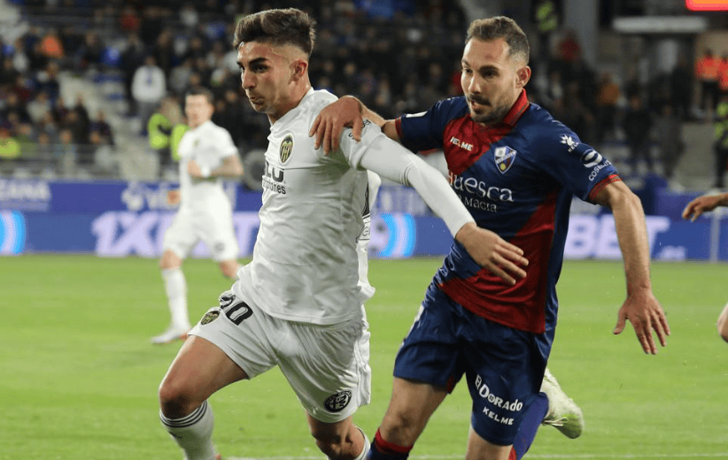 韦斯卡主场击败里尔，取得意外胜利