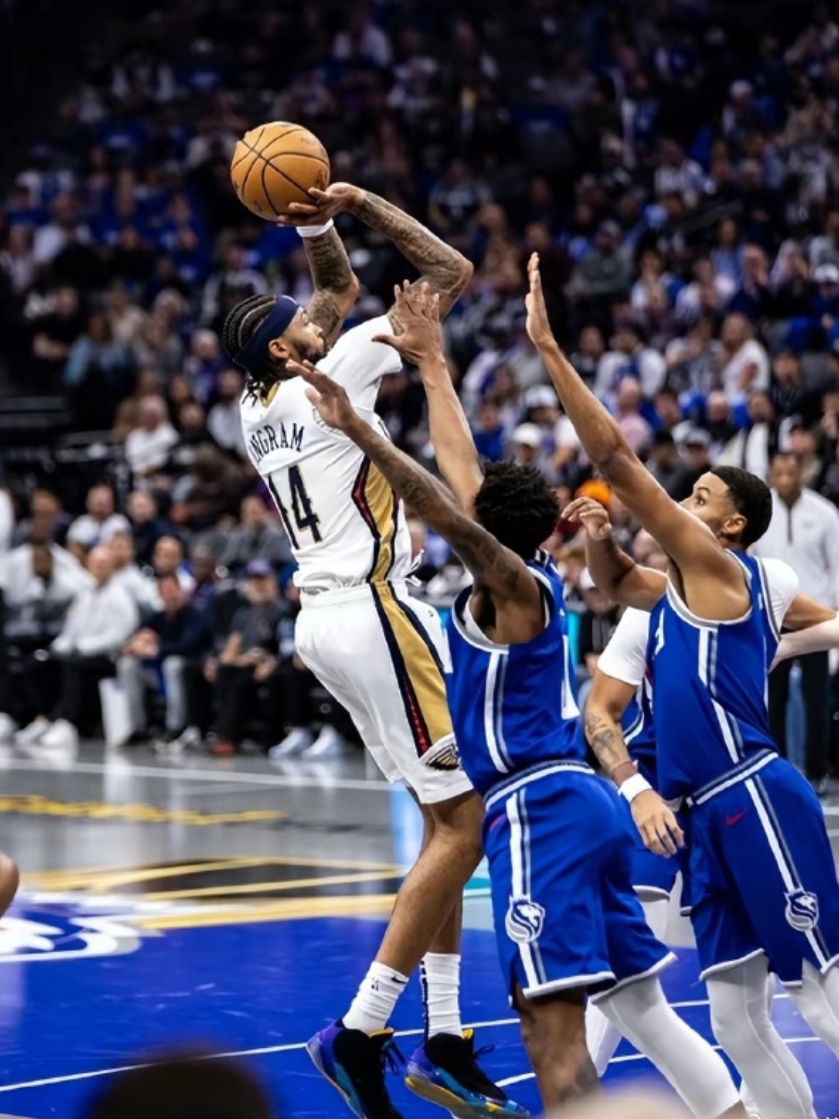 马刺擒太阳，德罗赞砍下30+10的简单介绍