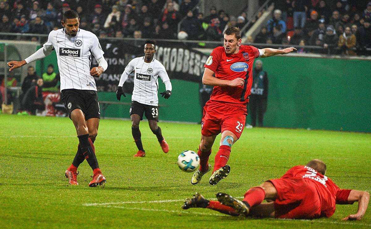 关于不莱梅遭遇客场失利，积分榜下滑的信息