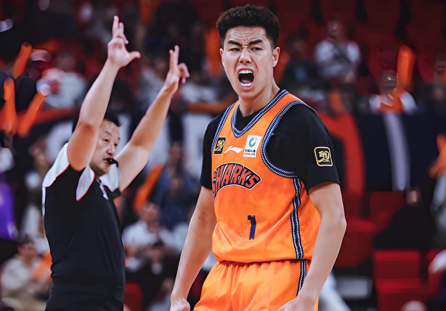 上海男篮在比赛中轻松击败对手的简单介绍