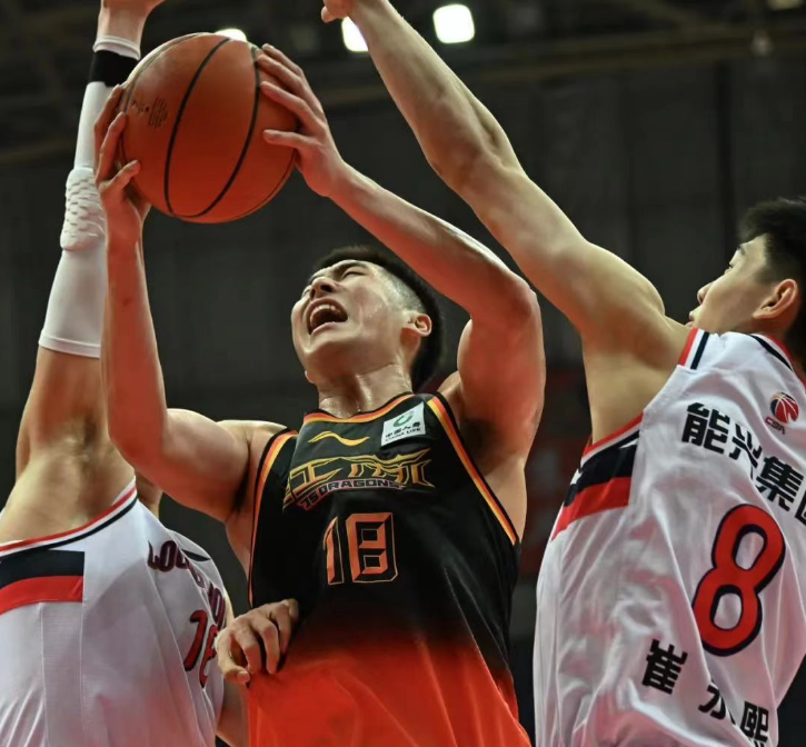 深圳队绝杀四川队，王哲林状态火热的简单介绍