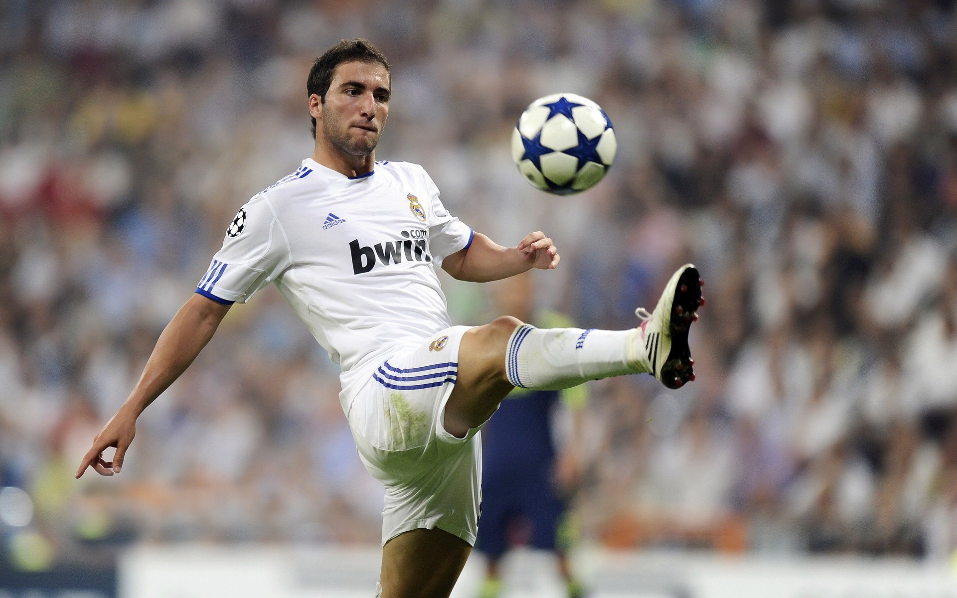 世界杯之夜，萨卡如何用教科书级表现定义现代边锋